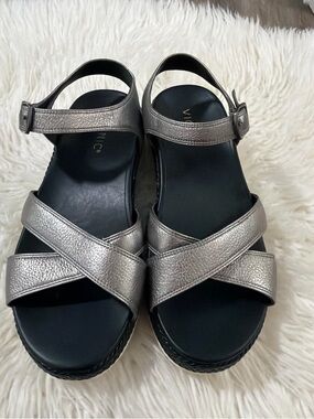 Vionic Leather Metallic Silver Cross-Strap Sandals with Ankle Buckle Size 8.5